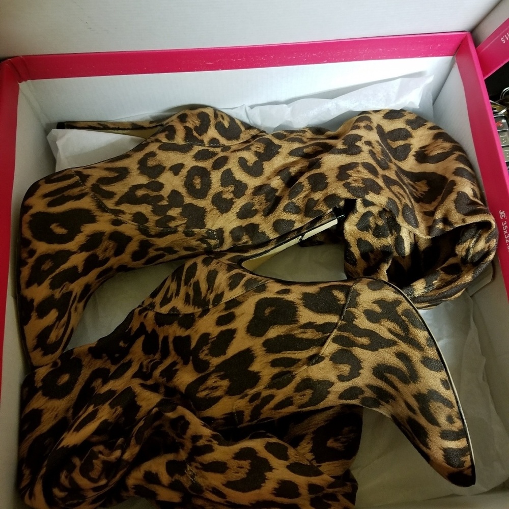 Shoe Dazzle Boots